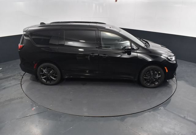 New 2026 Chrysler Pacifica Limited w/ S Appearance Package AWD/4WD image 43