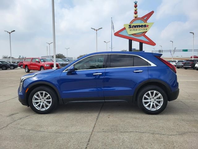 Used 2021 Cadillac XT4 Luxury w/ Cold Weather Package image 2