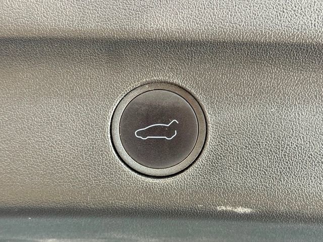 Used 2023 Tesla Model Y Performance AWD/4WD image 37