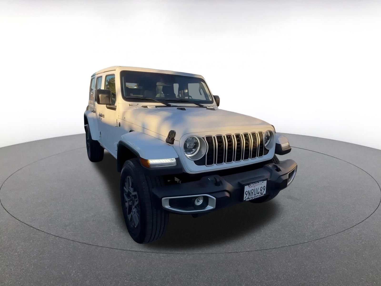Used 2025 Jeep Wrangler Sahara image 3