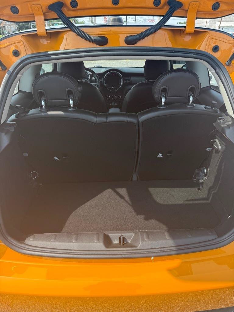 Used 2018 MINI Cooper 2-Door Hardtop w/ Cold Weather Package FWD image 7