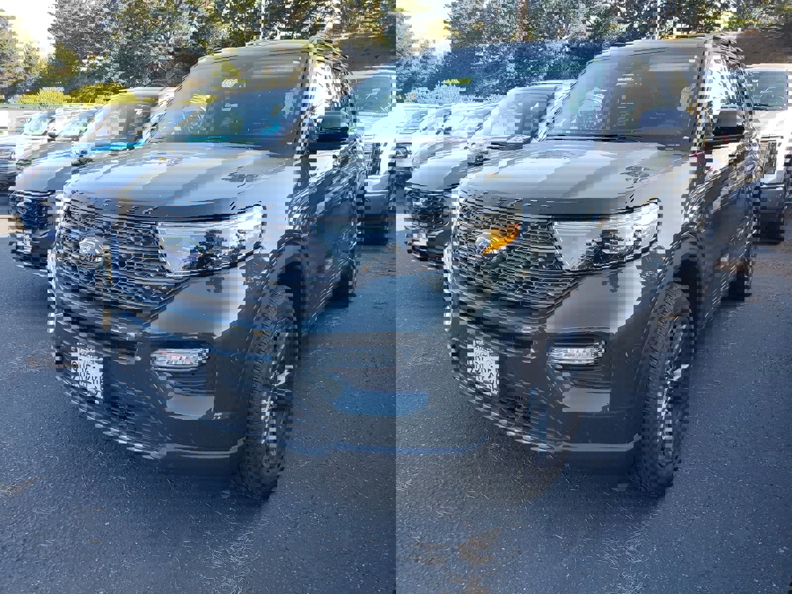 Used 2022 Ford Explorer XLT w/ Equipment Group 202A image 2