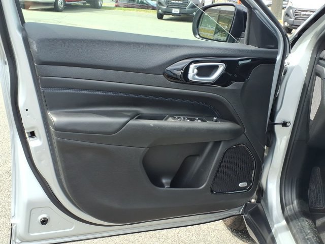 Used 2025 Jeep Compass Limited w/ Sun & Sound Group AWD/4WD image 11