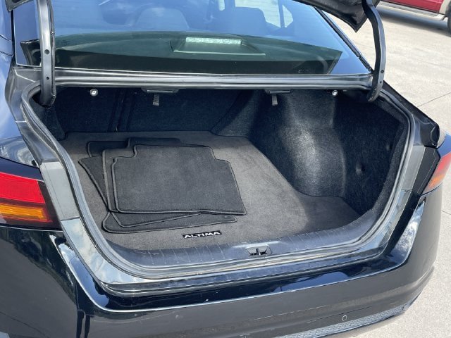 Used 2025 Nissan Altima 2.5 SV FWD image 27