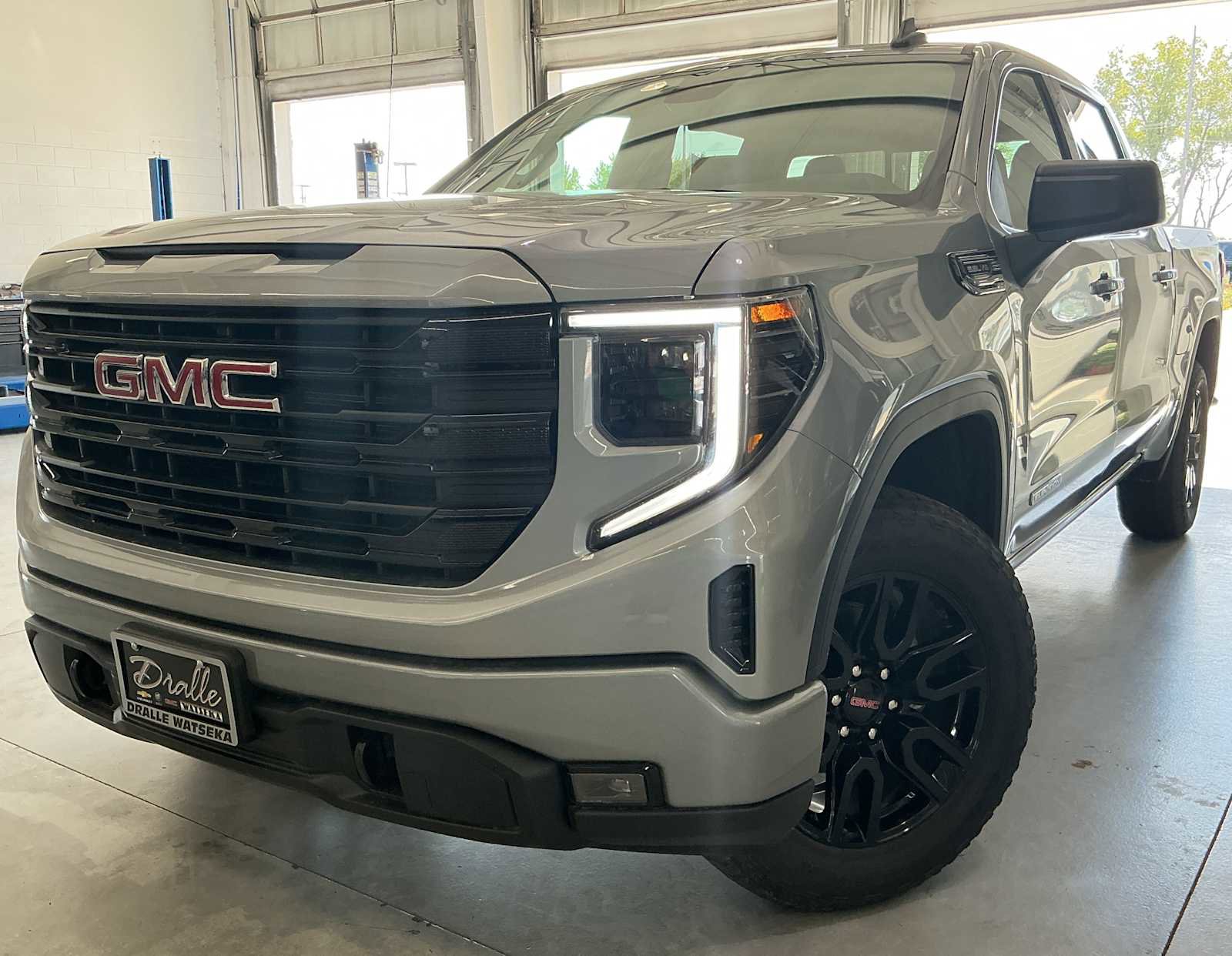 New 2026 GMC Sierra 1500 Elevation image 3