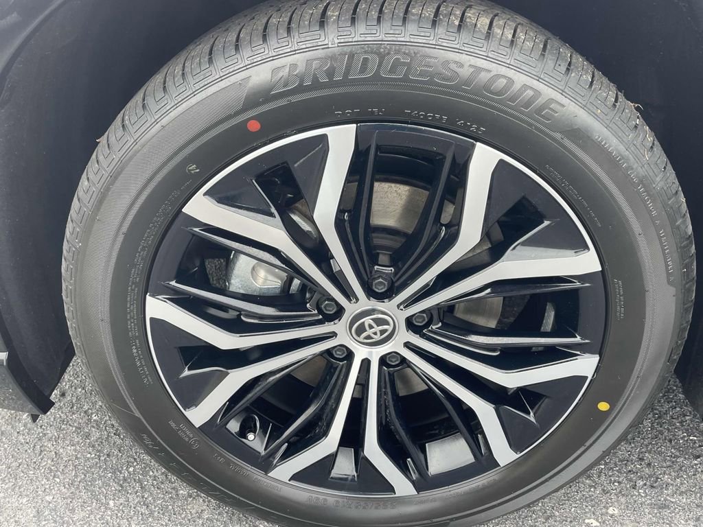 New 2025 Toyota Crown Signia image 6