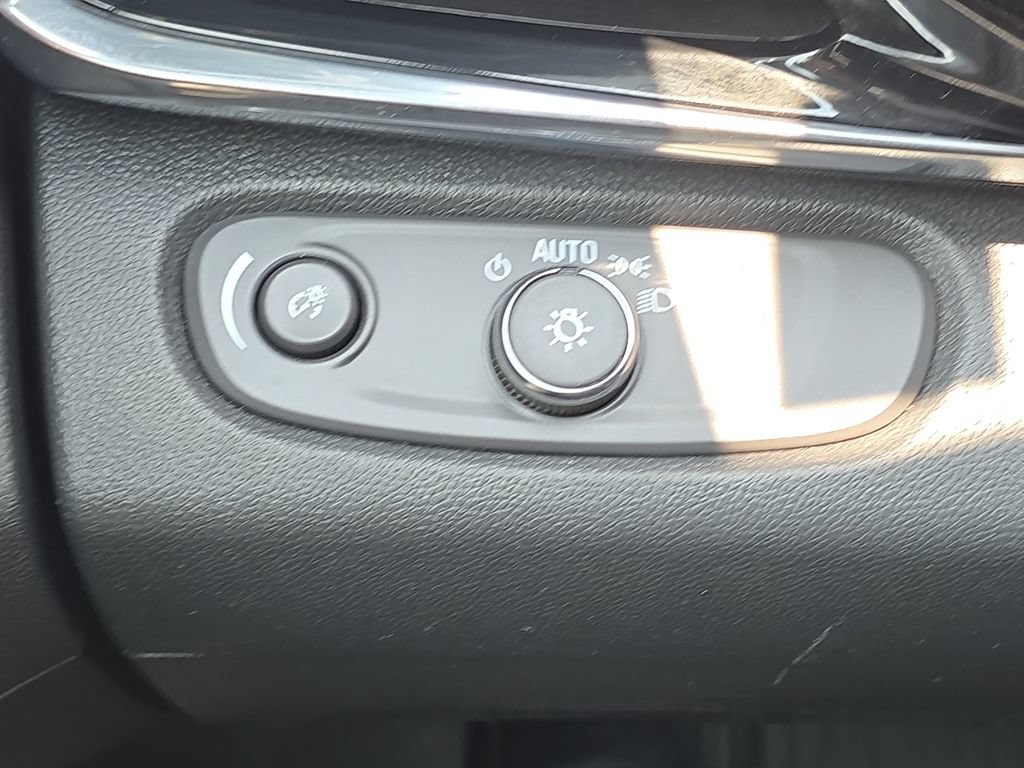 Used 2025 Buick Envista Sport Touring w/ Convenience I Package FWD image 28
