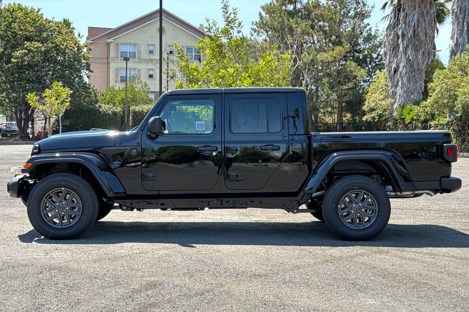 New 2025 Jeep Gladiator Sport AWD/4WD image 6