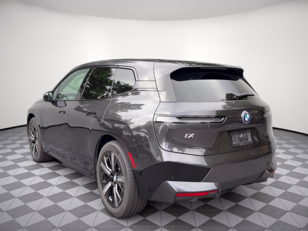 Used 2024 BMW iX xDrive50 w/ Sport Package AWD/4WD image 3