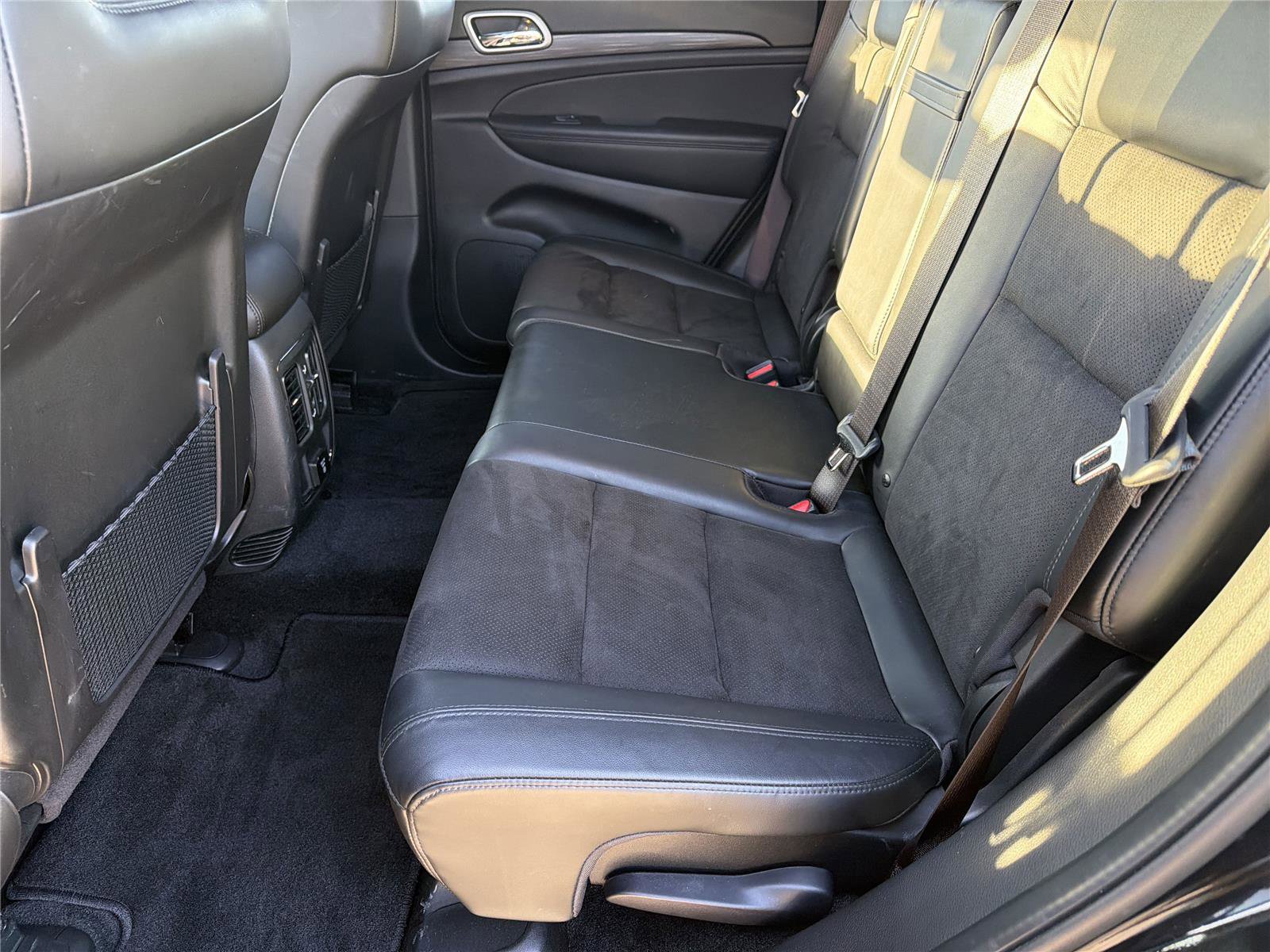 Used 2021 Jeep Grand Cherokee Laredo X image 21