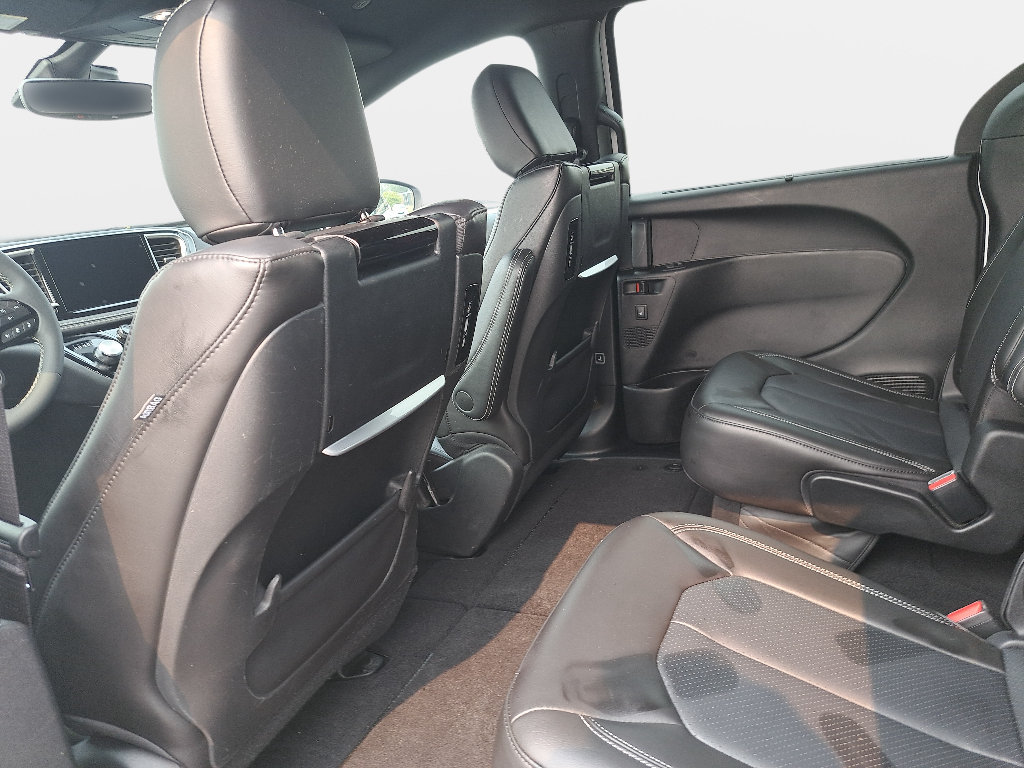Certified 2023 Chrysler Pacifica Touring-L w/ Uconnect Theater Family Group AWD/4WD image 16