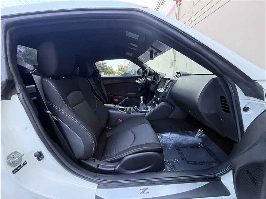 Used 2016 Nissan 370Z Coupe RWD image 12