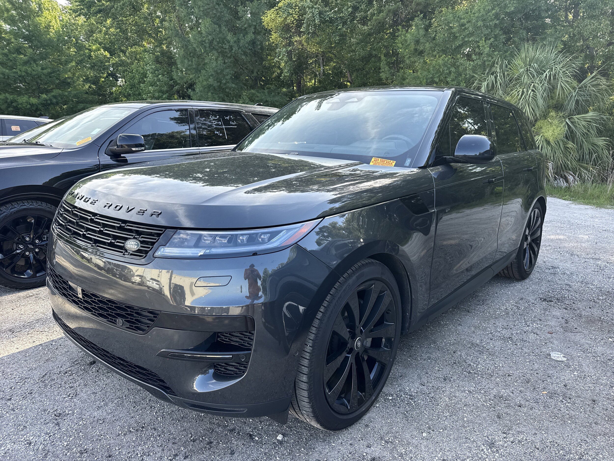 Used 2025 Land Rover Range Rover Sport SE AWD/4WD image 1