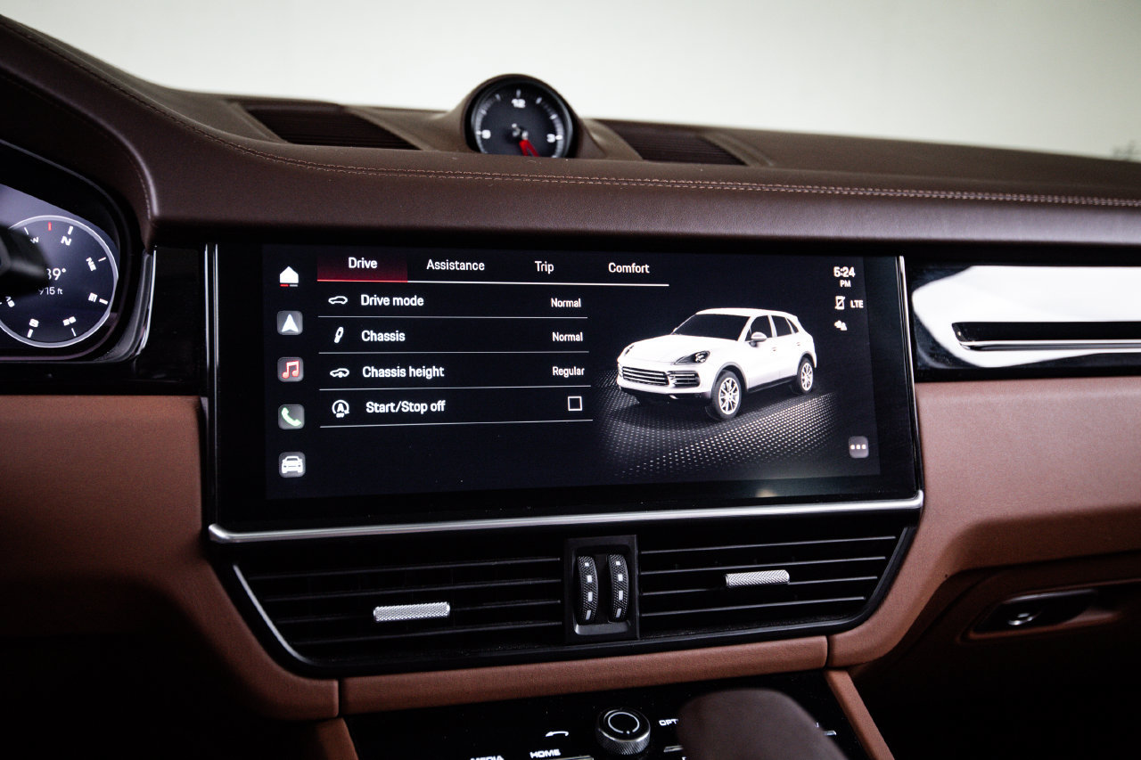 Used 2023 Porsche Cayenne S Platinum AWD/4WD image 18