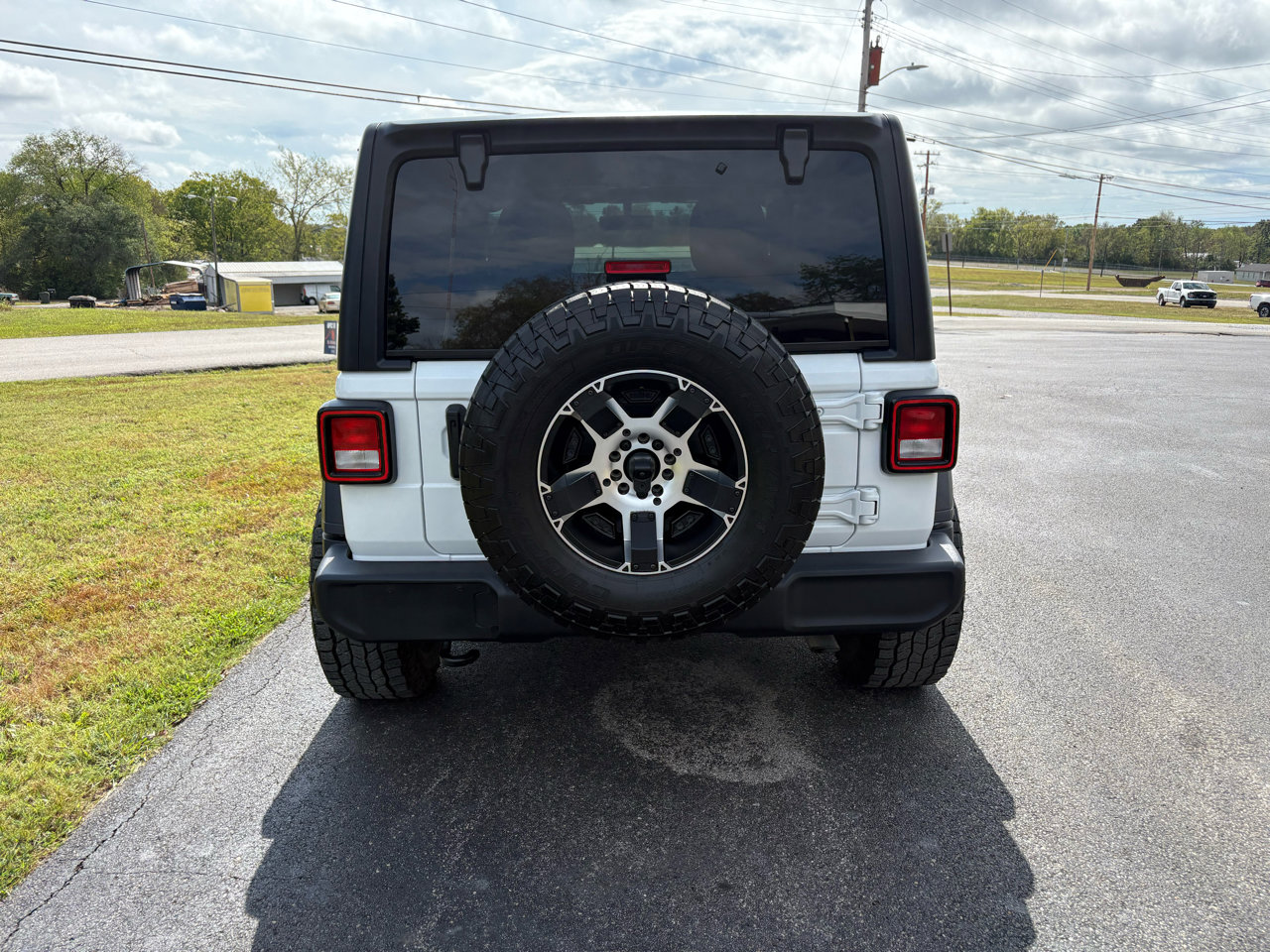 Used 2022 Jeep Wrangler Sport image 3