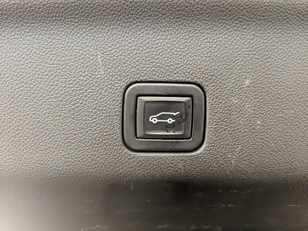 Used 2022 Chevrolet Suburban Z71 w/ Luxury Package image 8