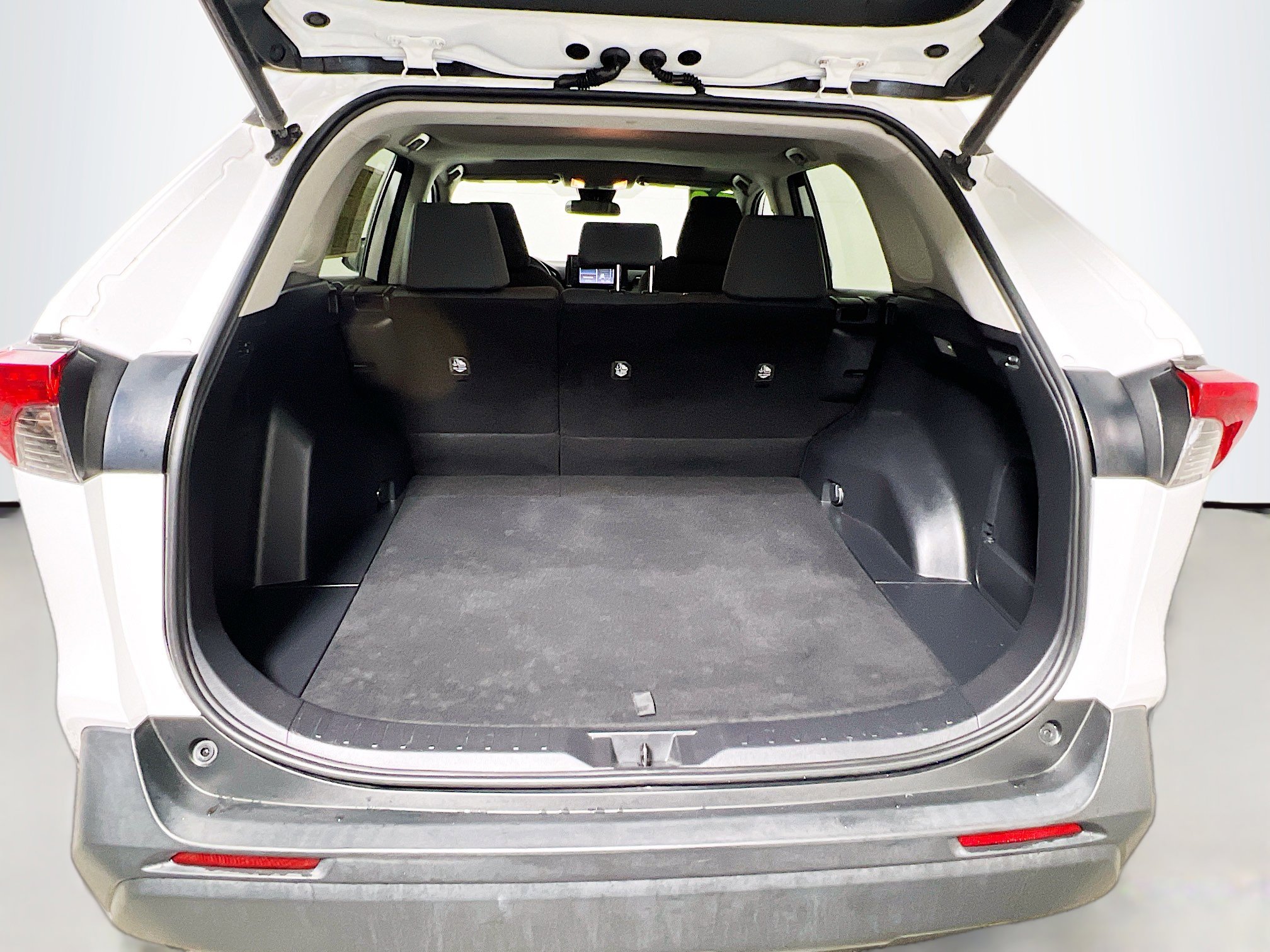 Used 2020 Toyota RAV4 XLE w/ Convenience Package image 34