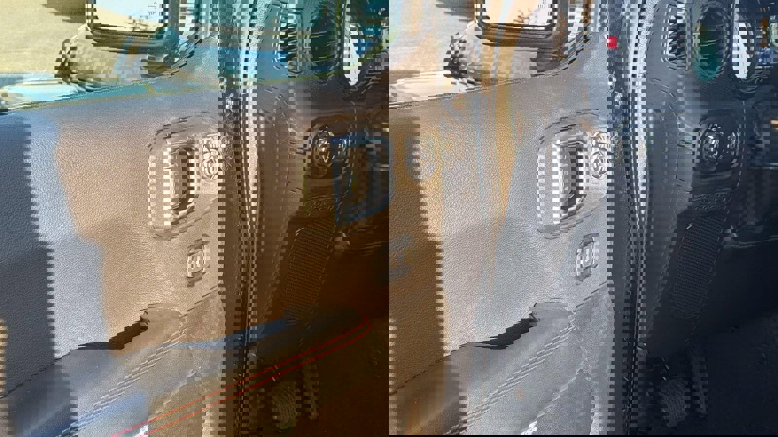 Used 2024 Jeep Gladiator Rubicon AWD/4WD image 12