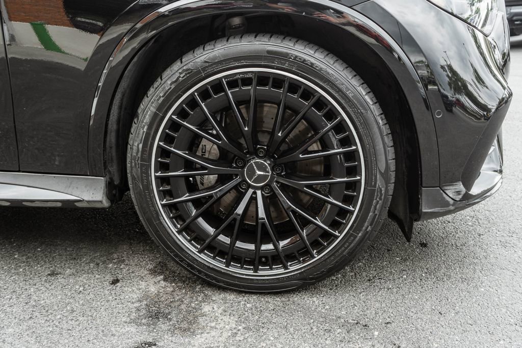Used 2025 Mercedes-Benz GLC 43 AMG 4MATIC image 4