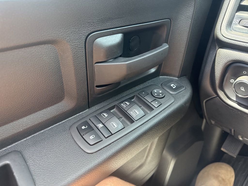 Used 2024 RAM 2500 Tradesman w/ Chrome Appearance Group image 19