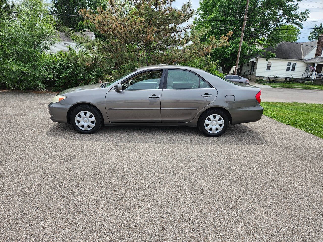 Used 2004 Toyota Camry LE FWD image 3