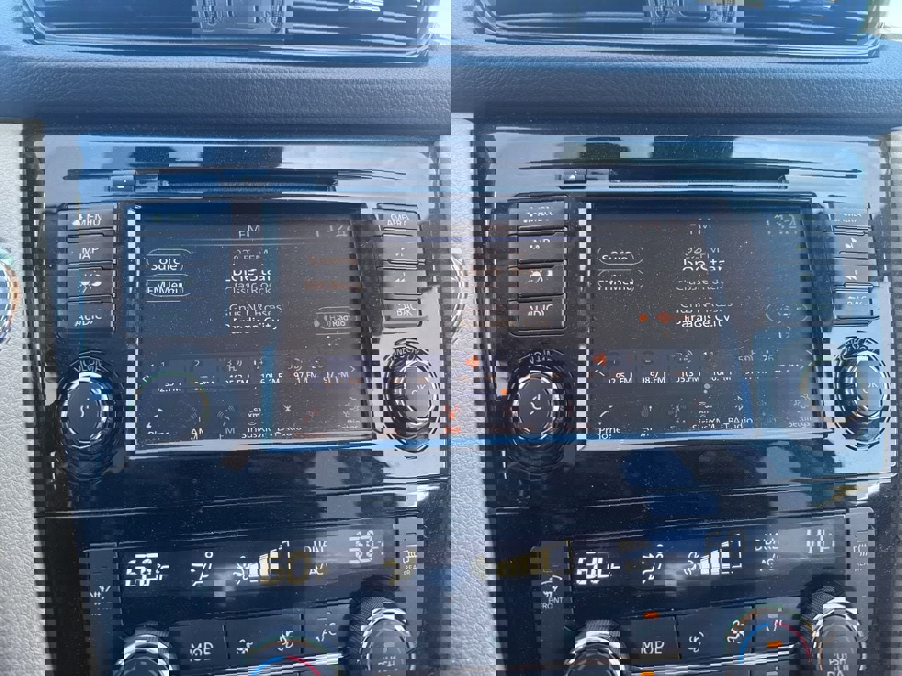 Used 2020 Nissan Rogue SV w/ Premium Package image 46