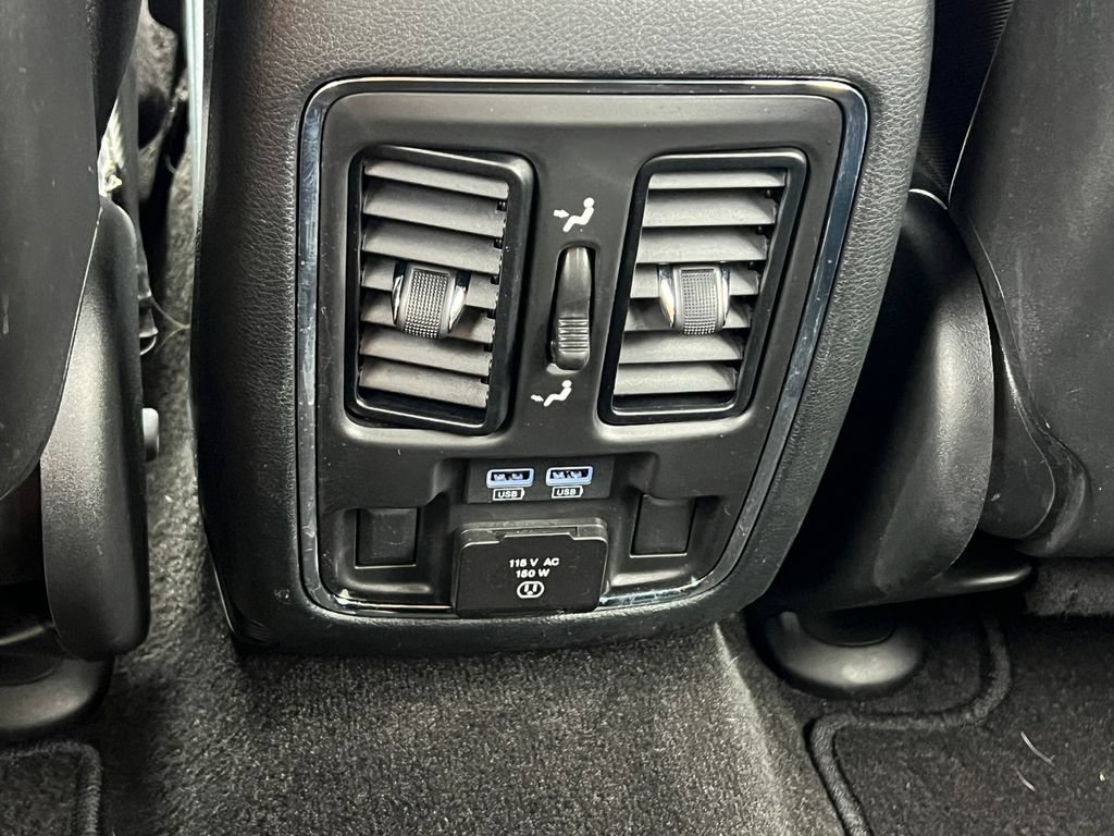 Used 2022 Jeep Grand Cherokee Limited w/ Tech Group AWD/4WD image 36