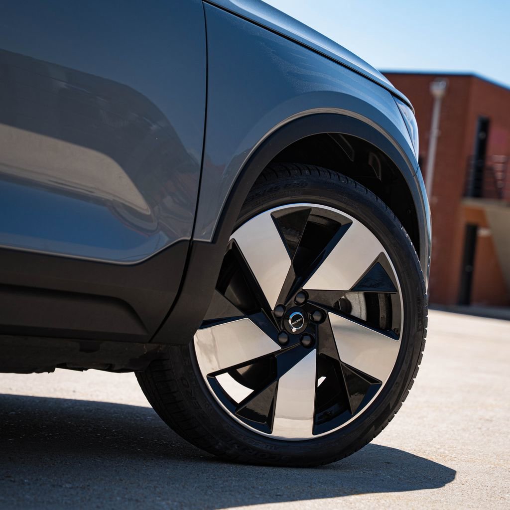 Certified 2023 Volvo XC40 Recharge Ultimate AWD/4WD image 7