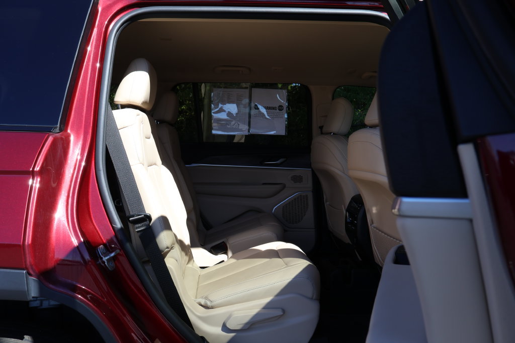 Used 2022 Jeep Grand Cherokee L Limited AWD/4WD image 46