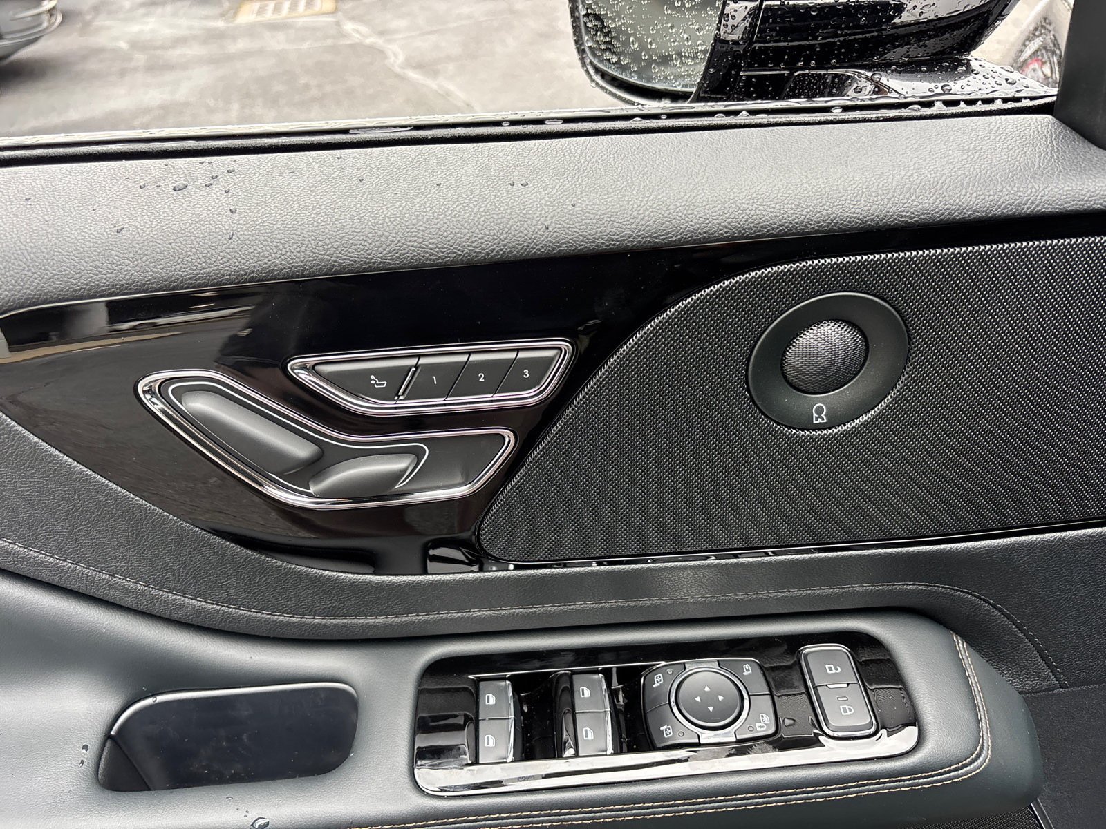 New 2026 Lincoln Aviator Reserve AWD/4WD image 12
