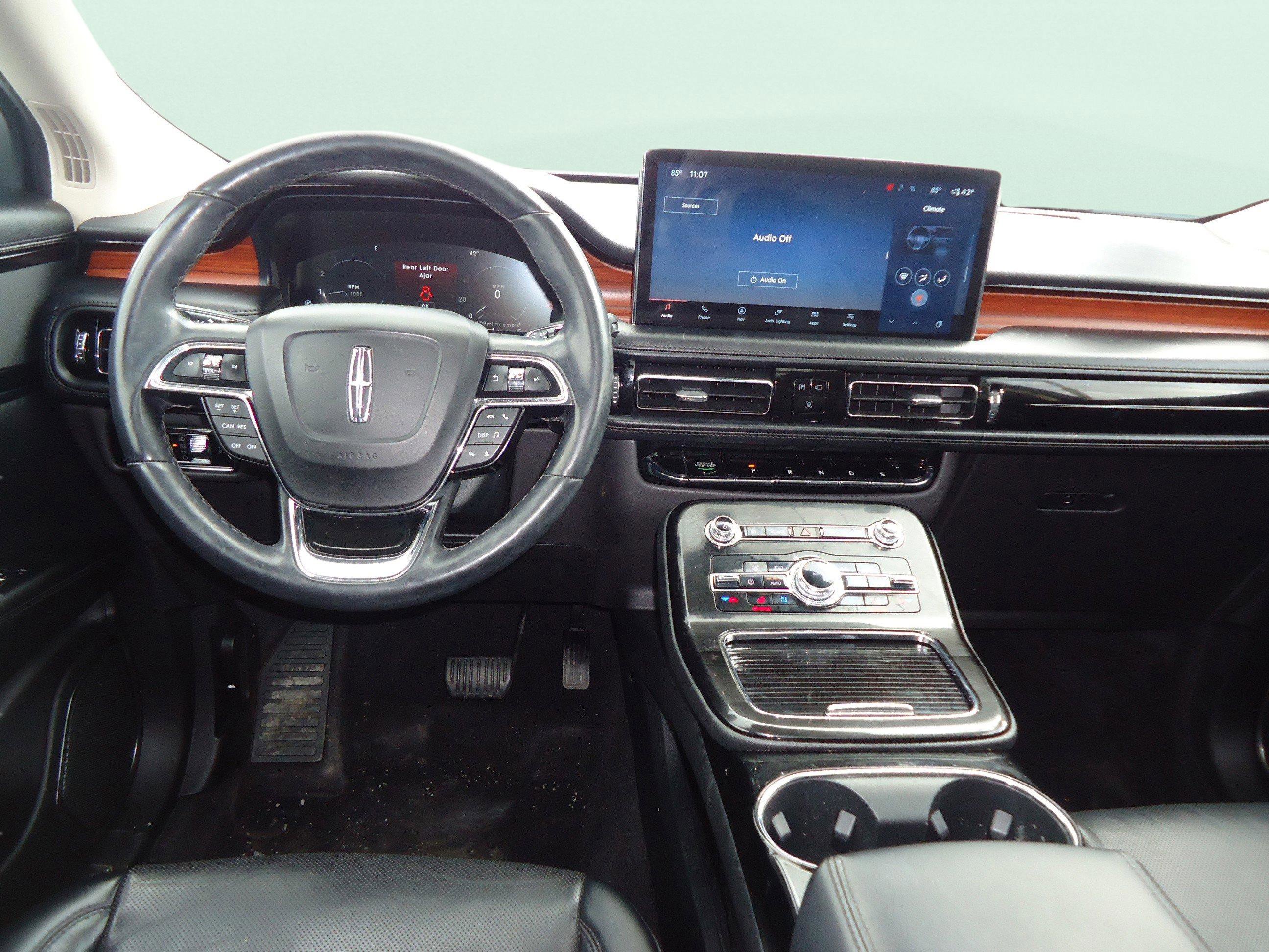 Used 2023 Lincoln Nautilus Reserve image 11