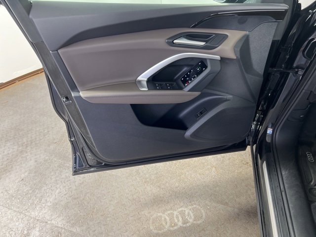 Used 2025 Audi Q5 Premium w/ Convenience Package image 19