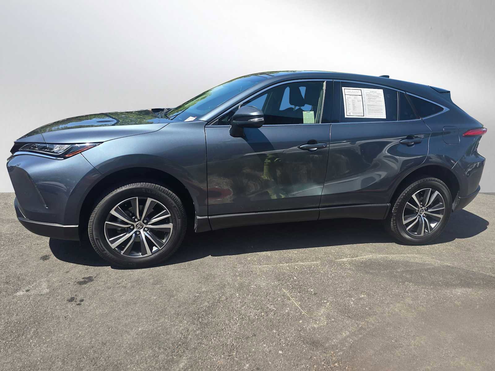 Used 2022 Toyota Venza LE AWD/4WD image 6