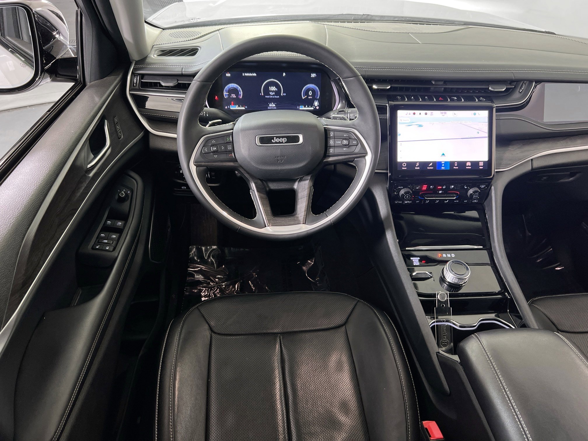 Used 2023 Jeep Grand Cherokee Limited w/ Luxury Tech Group II AWD/4WD image 23