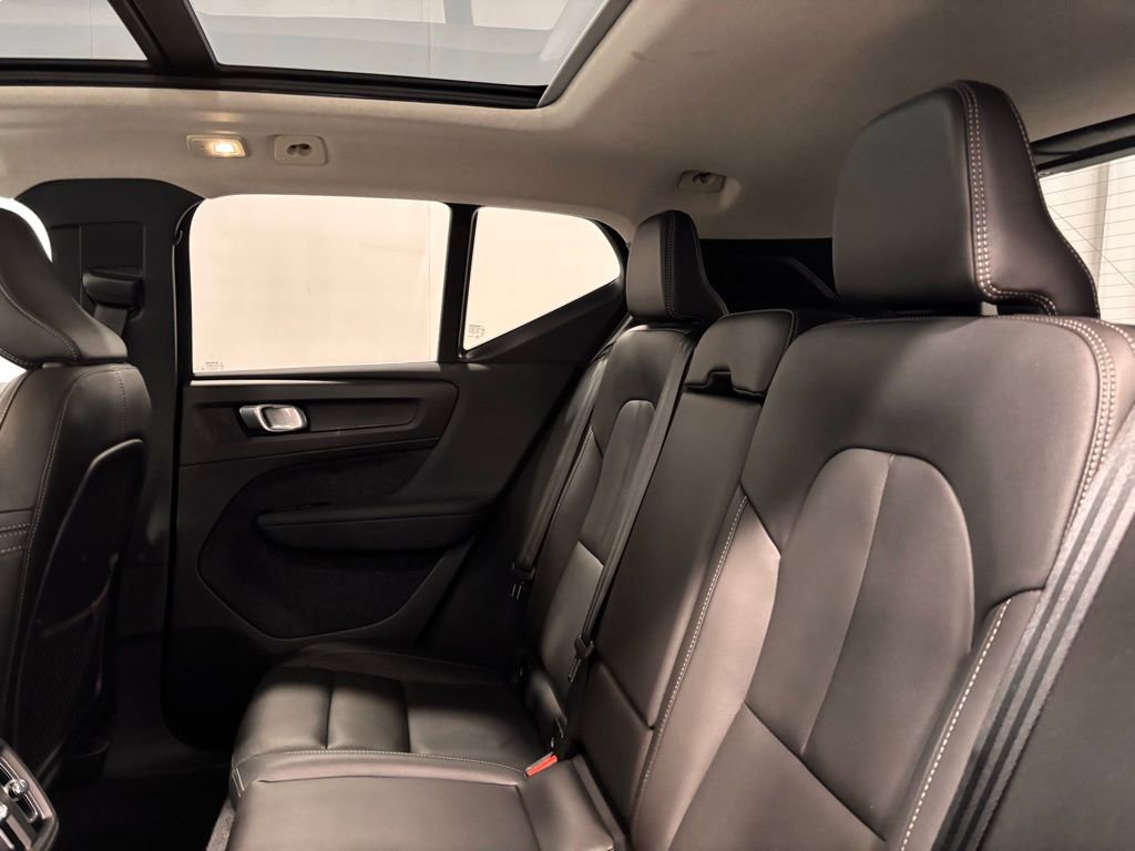 Certified 2025 Volvo XC40 B5 Plus image 21