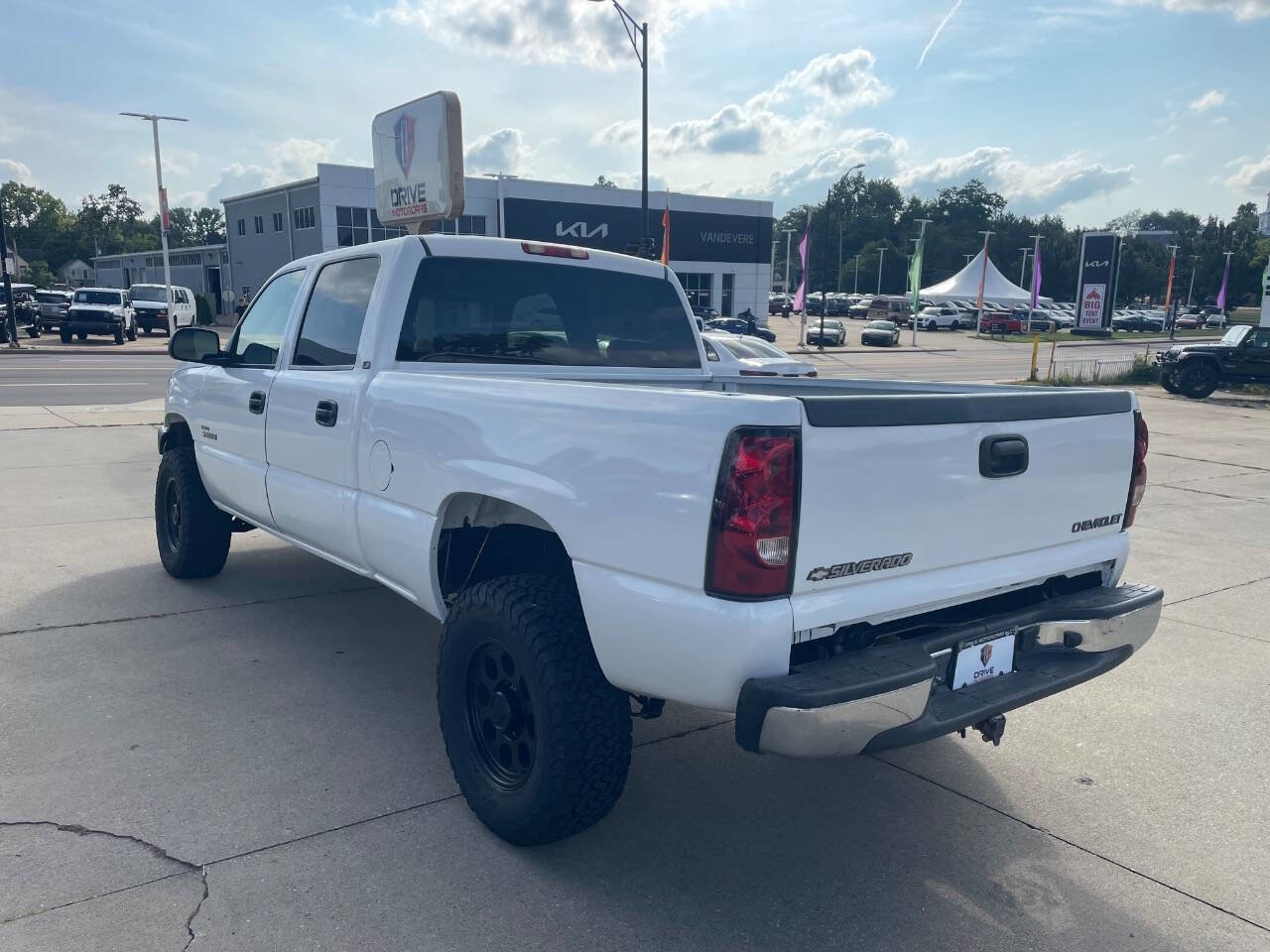 Used 2006 Chevrolet Silverado 2500 LT w/ Heavy-Duty Power Package image 5