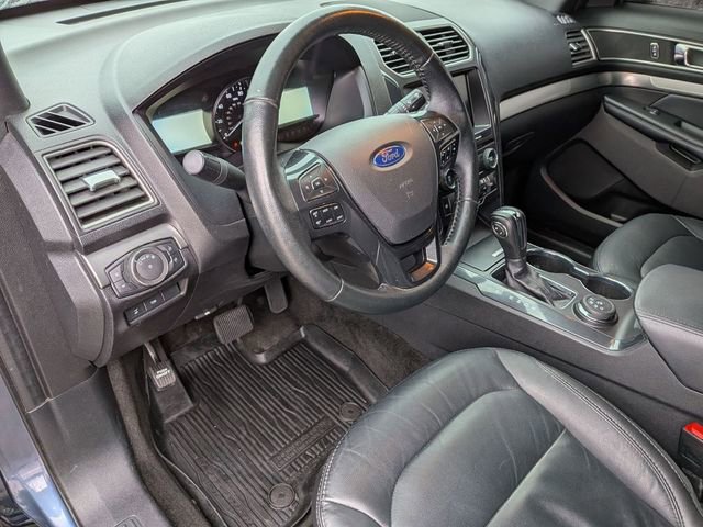 Used 2018 Ford Explorer XLT w/ Equipment Group 202A image 10