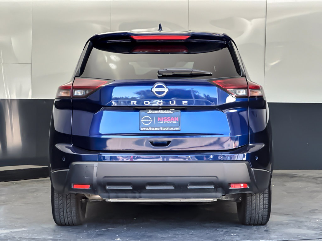 Used 2025 Nissan Rogue SV FWD image 4