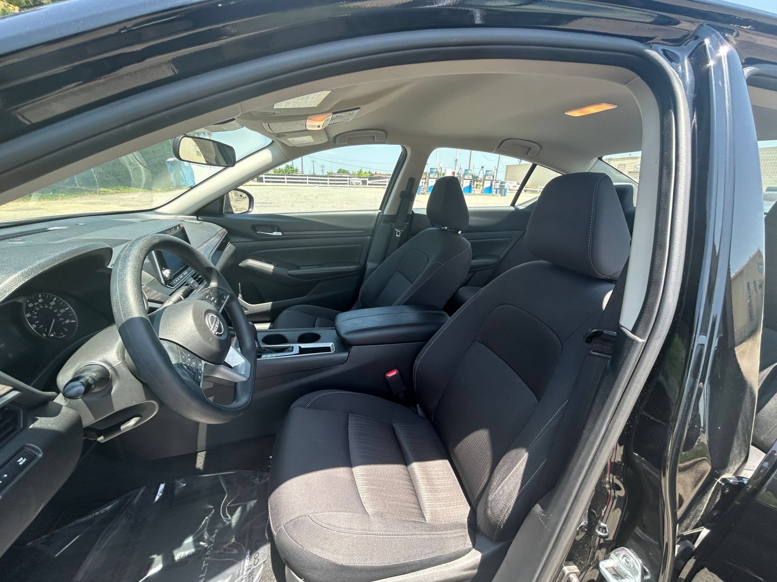 Used 2025 Nissan Altima 2.5 SV FWD image 27