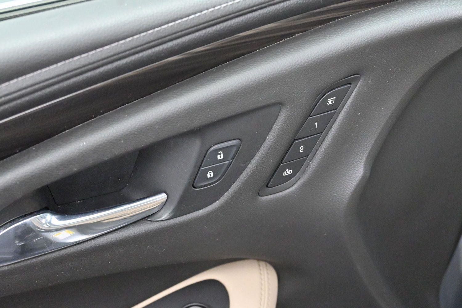 Used 2019 Buick Envision Essence FWD image 10