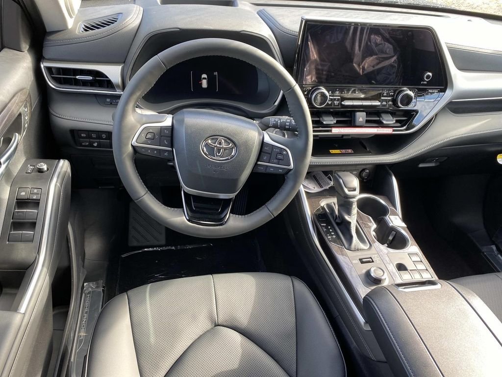 New 2026 Toyota Highlander Platinum AWD/4WD image 9