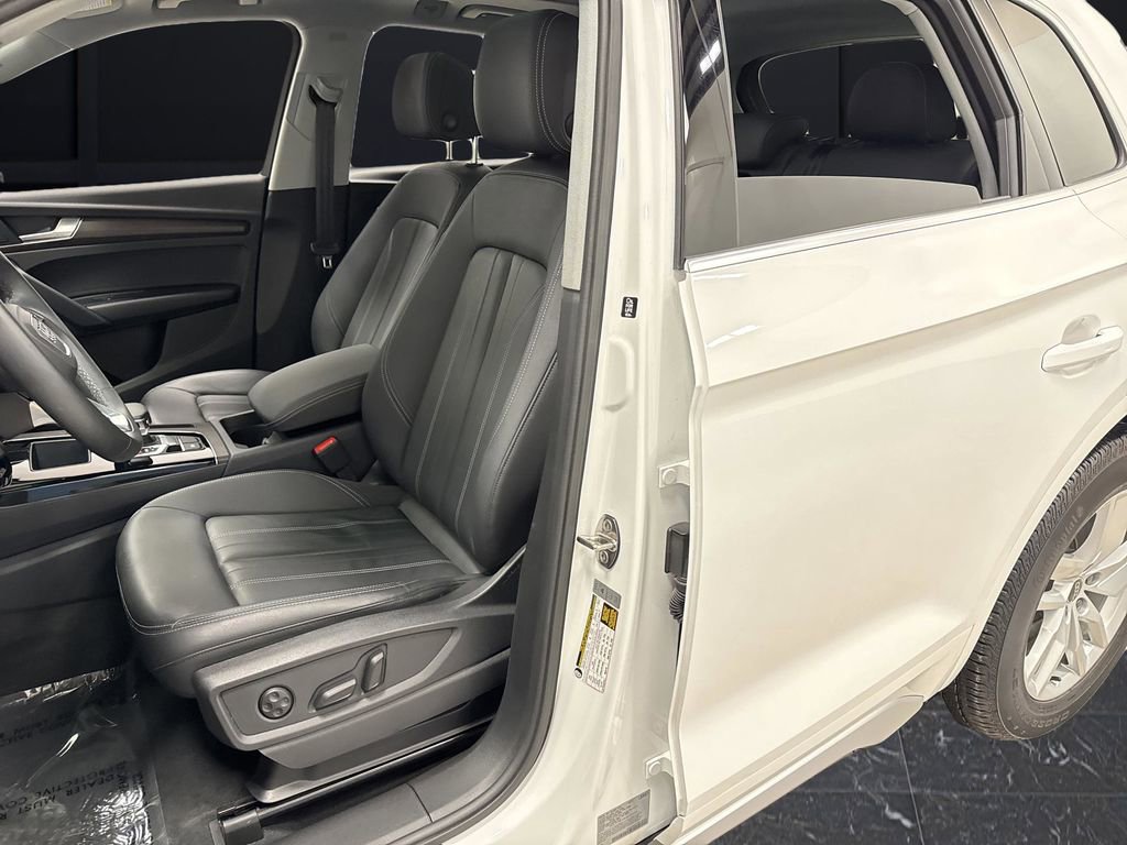 Used 2023 Audi Q5 2.0T Premium w/ Convenience Package image 9