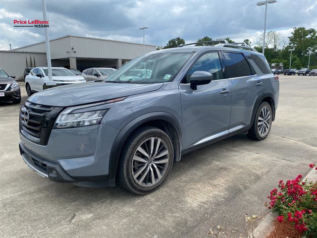 Used 2023 Nissan Pathfinder Platinum FWD image 3
