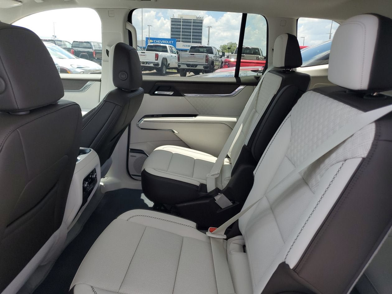 New 2026 GMC Acadia Denali w/ Super Cruise Package FWD image 11