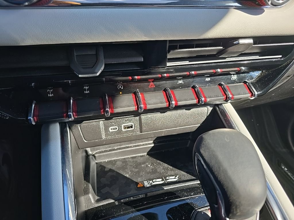 Used 2025 GMC Canyon AT4 w/ AT4X Package image 19