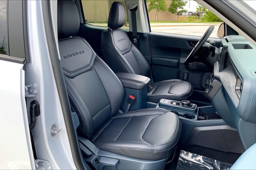 Used 2025 Ford Maverick Lariat w/ Black Appearance Package AWD/4WD image 7