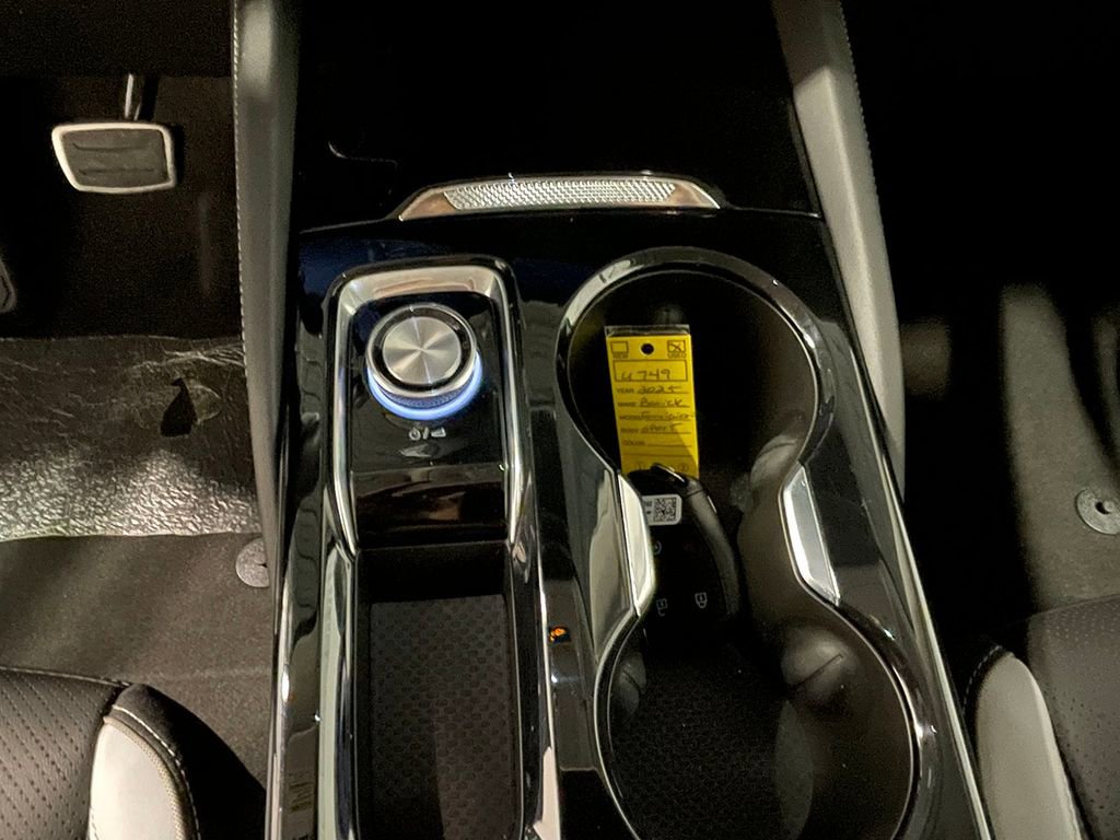Used 2025 Buick Envision Sport Touring image 37