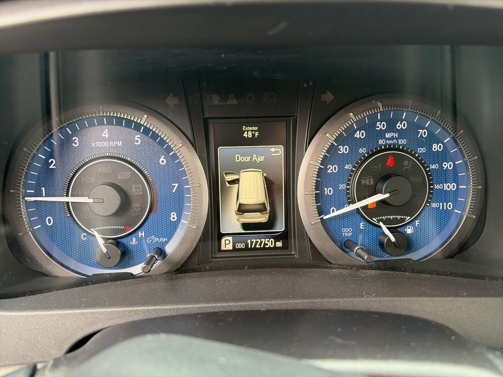 Used 2015 Toyota Sienna XLE w/ XLE Navigation Package FWD image 17