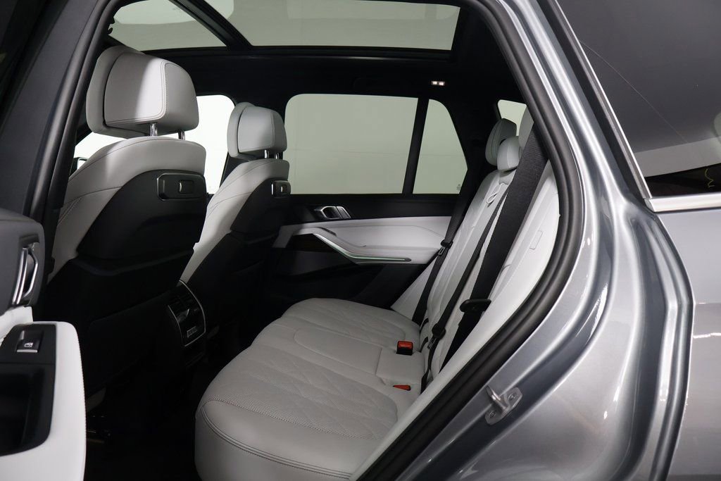 Used 2026 BMW X5 sDrive40i w/ Climate Comfort Package image 11