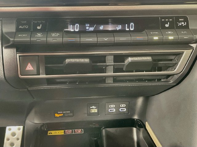 Used 2025 Toyota Camry XSE FWD image 17